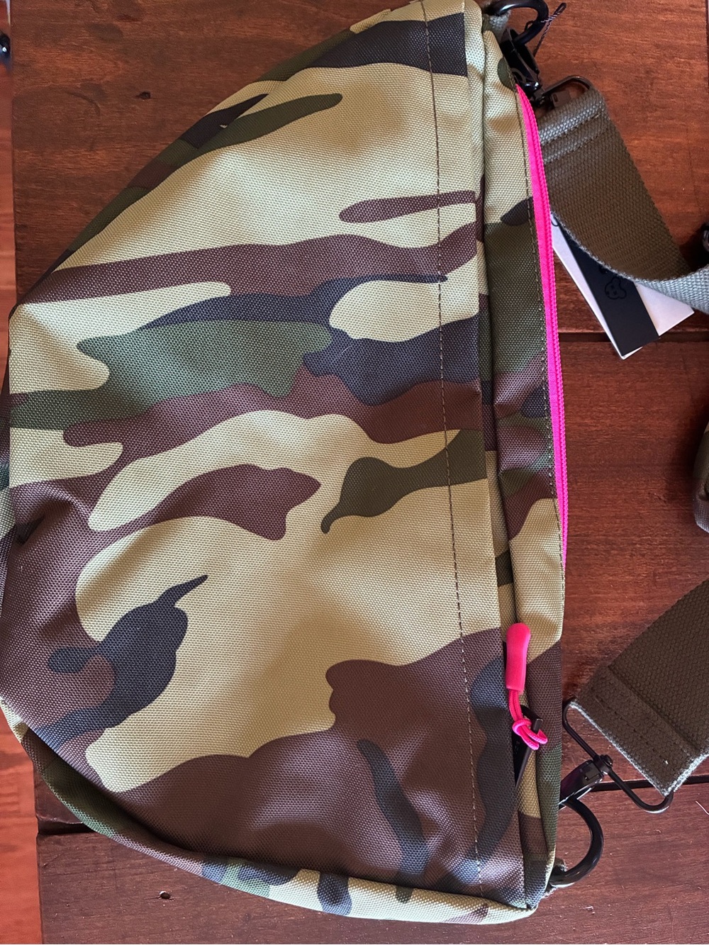 City mouse Citymouse Camo and Pink Crossbody Crescent Diaper Bag Satchel NWT - Picture 4 of 6